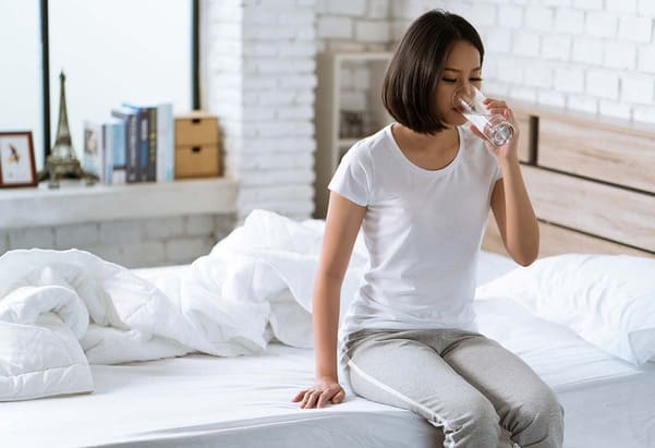 nên uống một ly nước vào sáng sớm